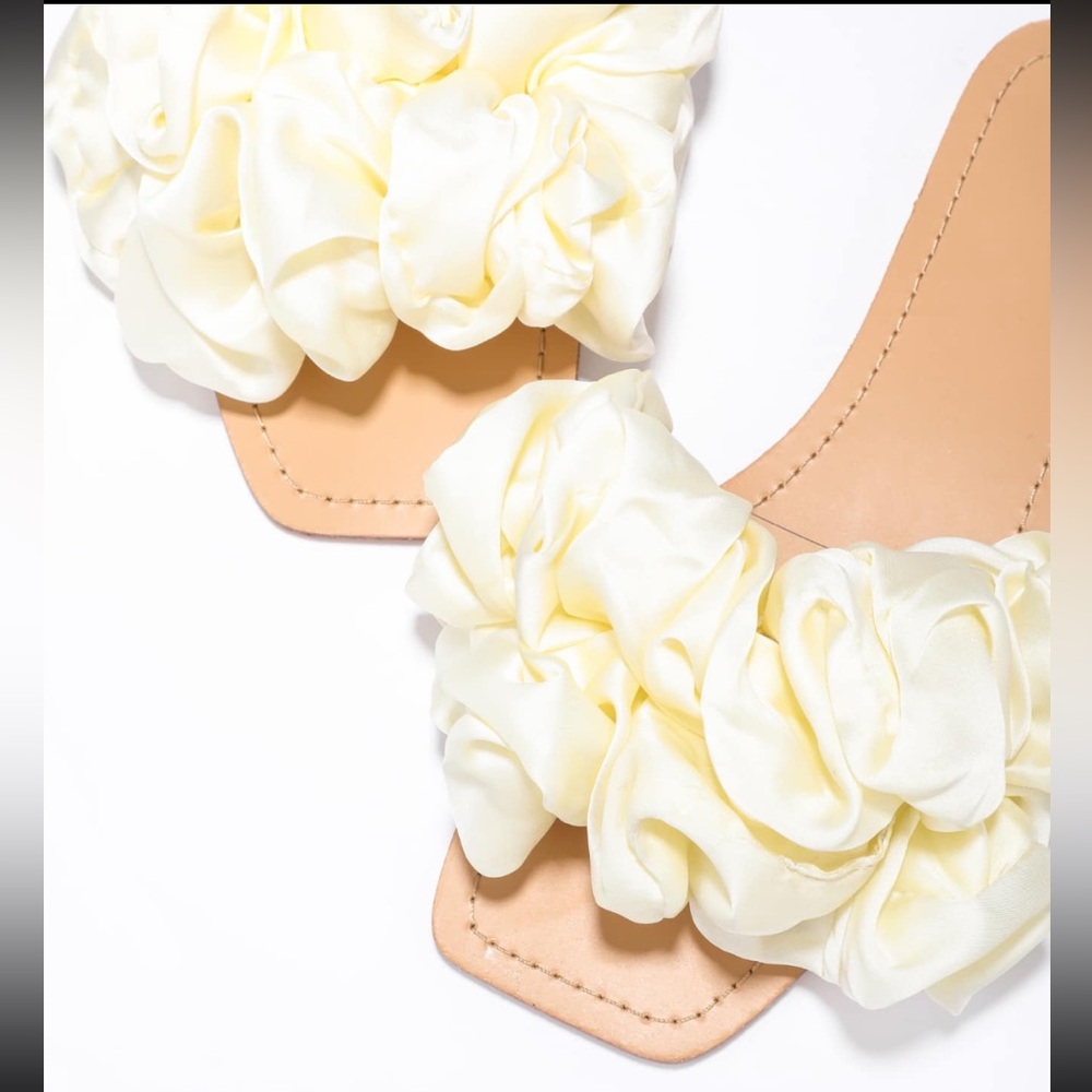 Exaggerated Ruffle Slide Sandals - Picture 3 of 5